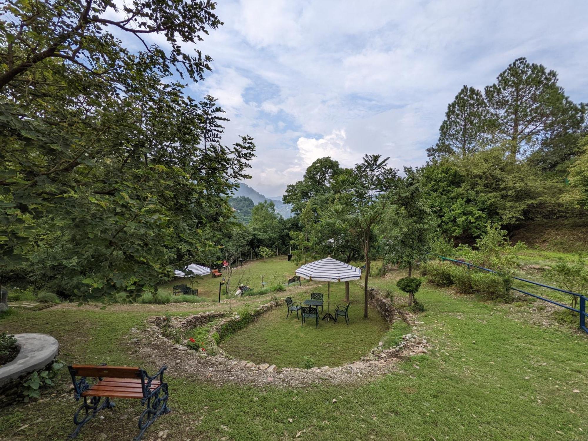 Hotel Blue Book At Gethia, Nainital Esterno foto